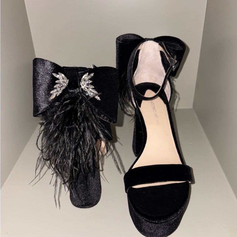 ✨ Antonio Melani Janie Velvet Feather Platform Sandals ✨ - Picture 5 of 6